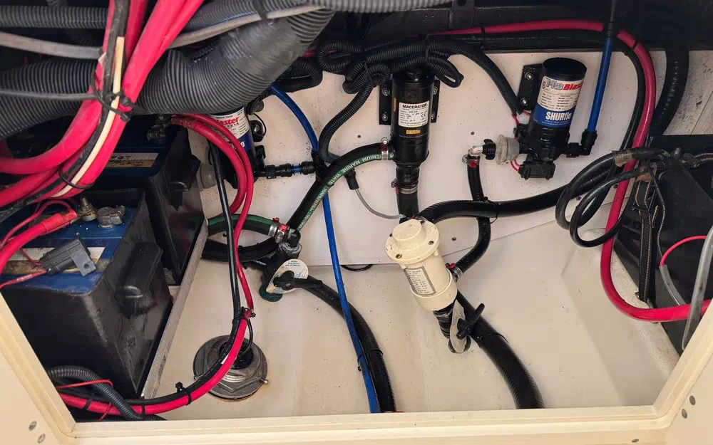 slider 24 Boston Whaler 320 Outrage