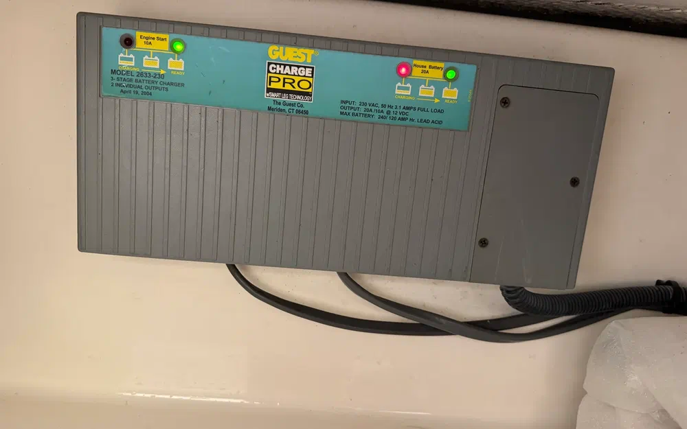 slider 25 Boston Whaler 320 Outrage