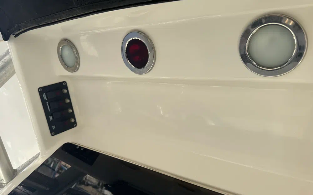 slider 26 Boston Whaler 320 Outrage