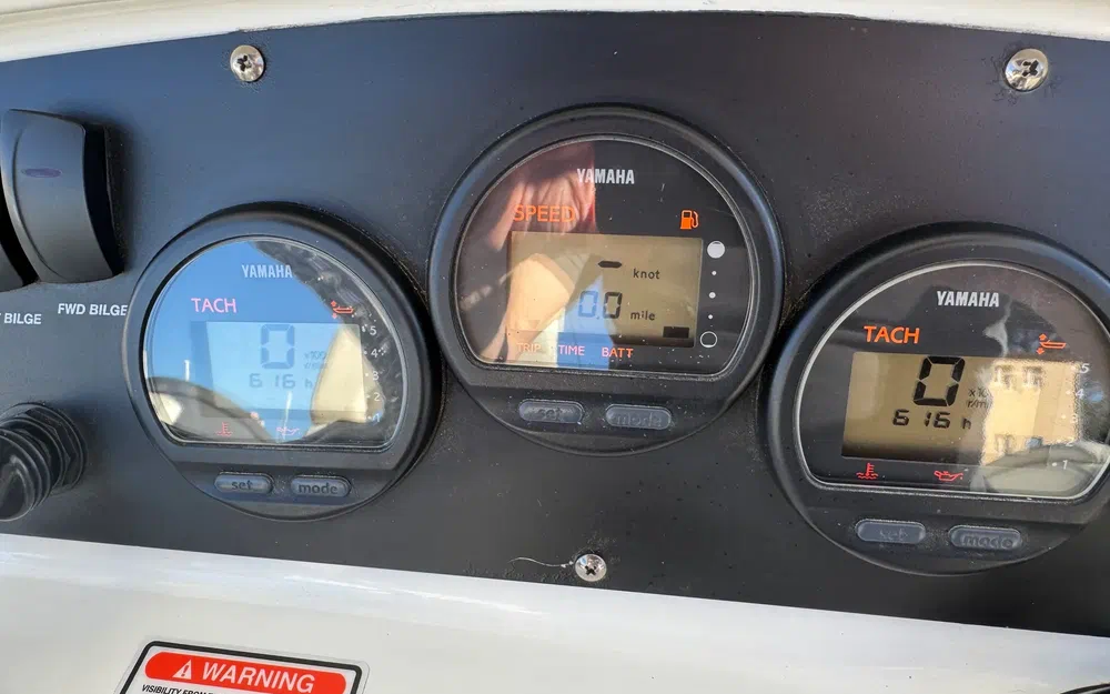 slider 29 Boston Whaler 320 Outrage