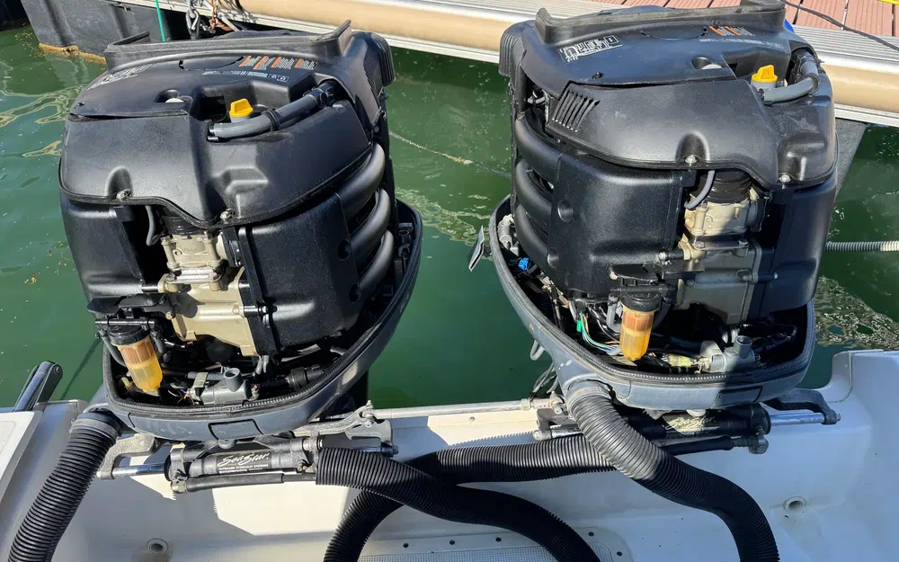 slider 31 Boston Whaler 320 Outrage