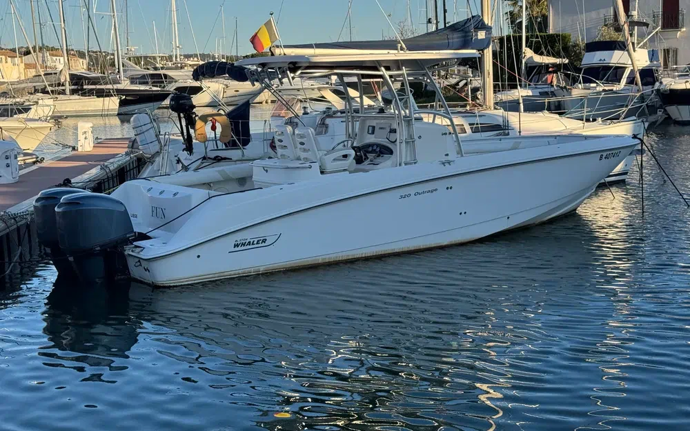 slider 2 Boston Whaler 320 Outrage