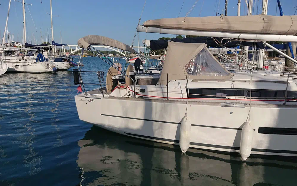 slider 22 Dufour 360 Grand Large