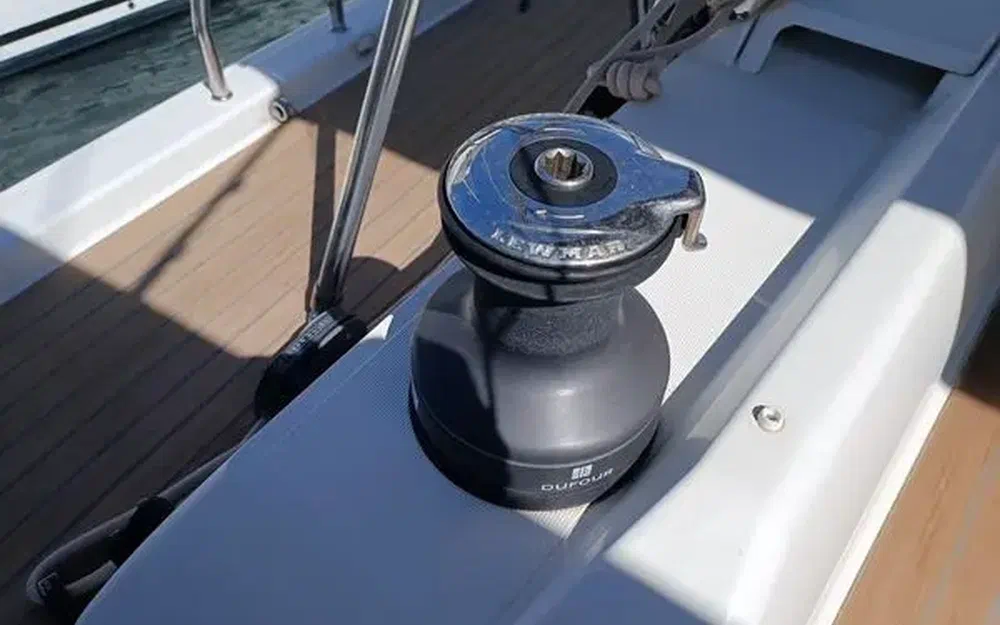 slider 10 Dufour 530