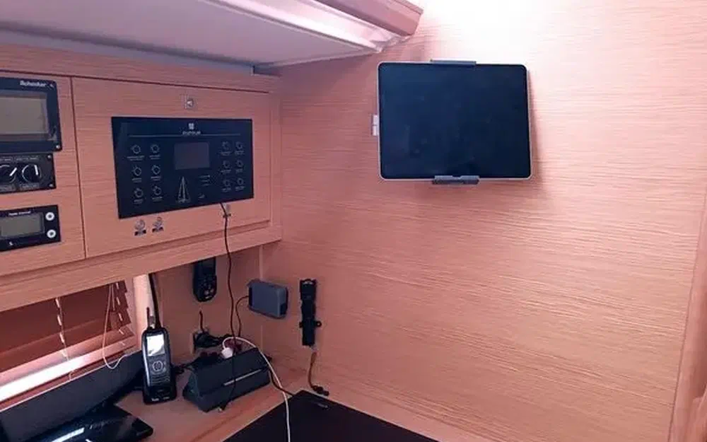 slider 36 Dufour 530