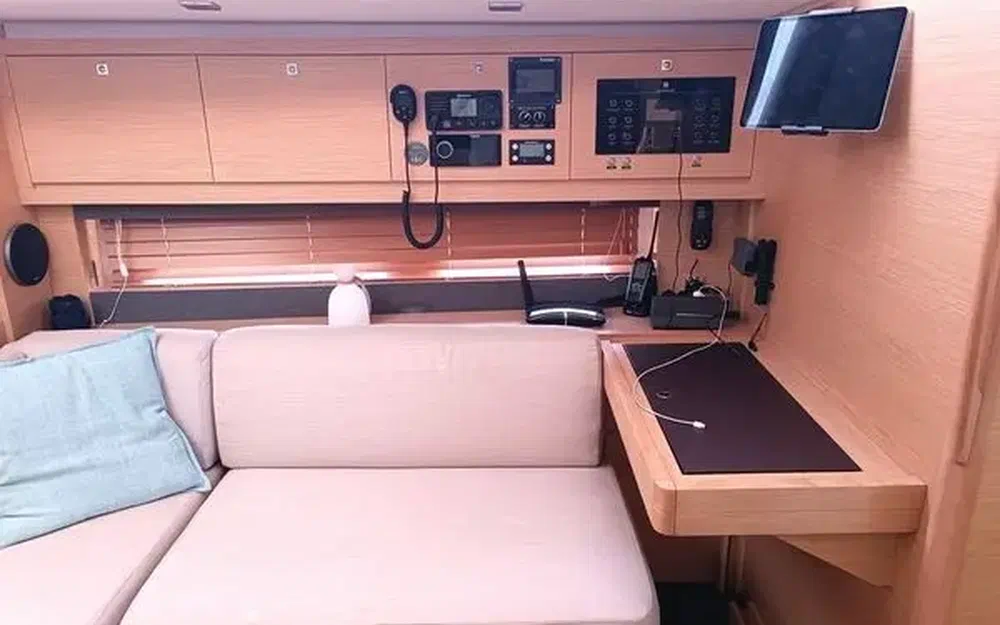 slider 37 Dufour 530