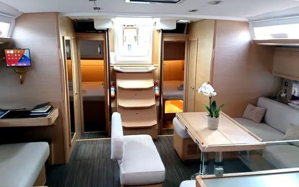 slider 44 Dufour 530