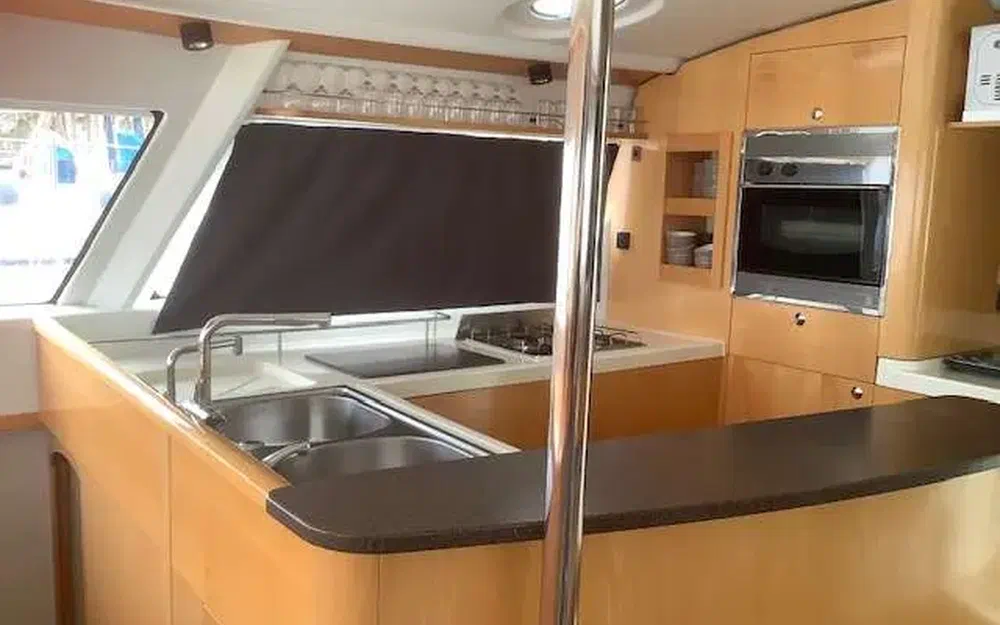 slider 10 Fountaine Pajot Salina 48