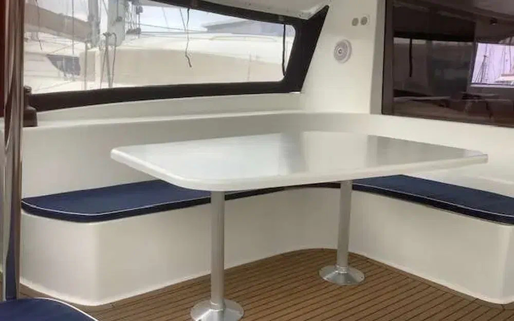 slider 2 Fountaine Pajot Salina 48