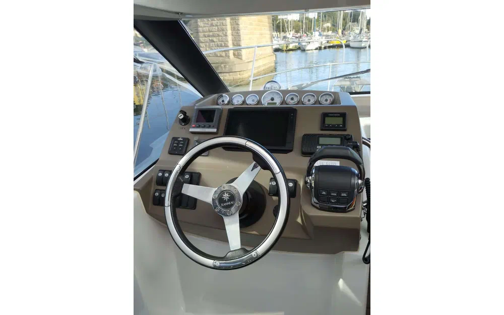 slider 10 Jeanneau NC 9