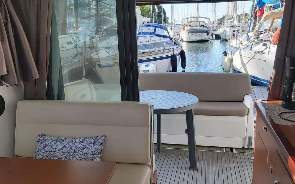 slider 1 Jeanneau NC 9