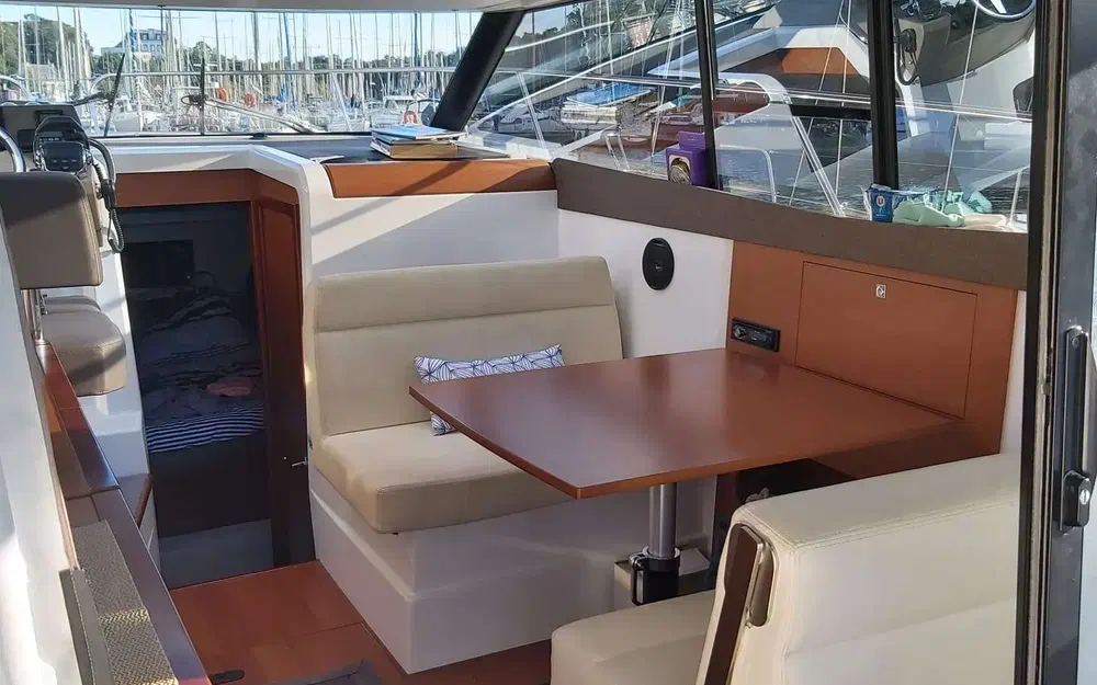 slider 6 Jeanneau NC 9