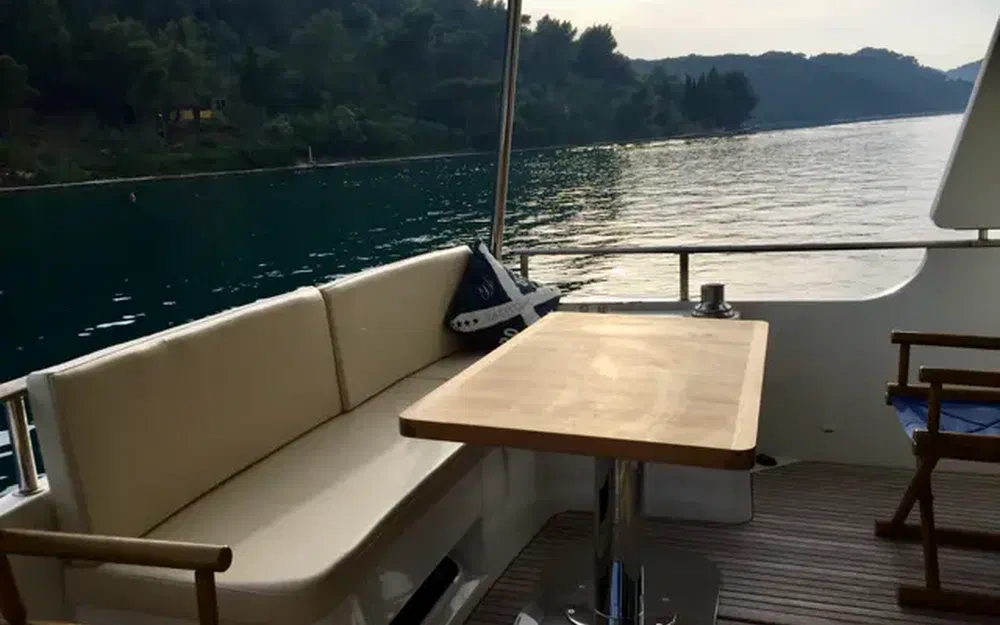 slider 10 Beneteau Swift Trawler 52