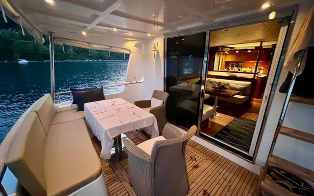 slider 5 Beneteau Swift Trawler 52