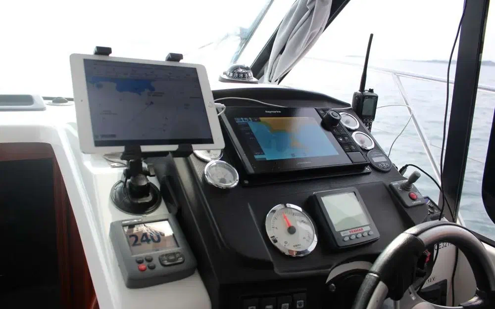 slider 9 Beneteau Antares 30