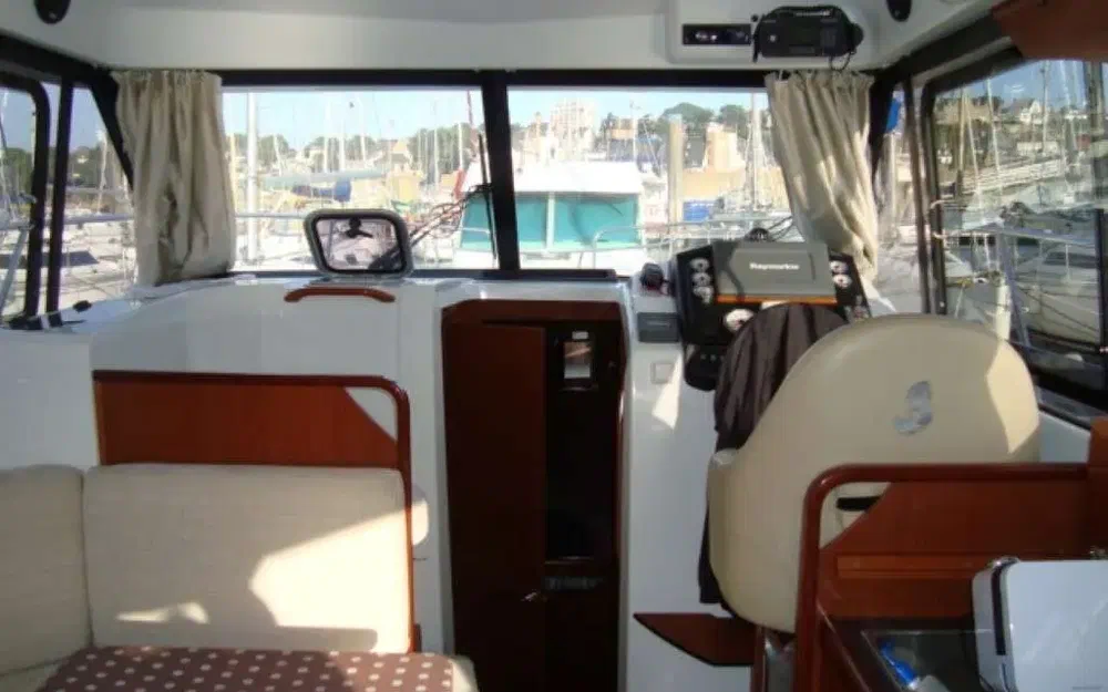 slider 1 Beneteau Antares 30