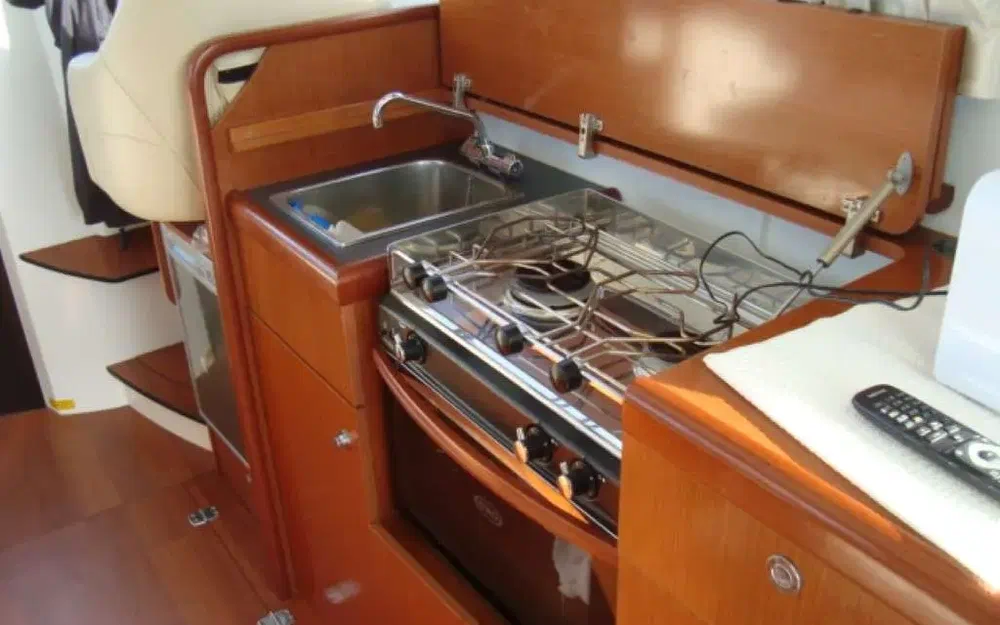 slider 8 Beneteau Antares 30