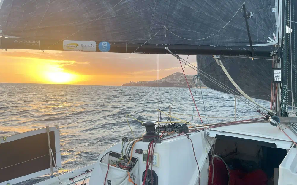 slider 9 Pogo Structures Pogo 30