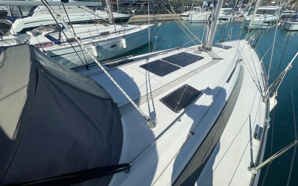 slider 4 Bavaria Cruiser 37