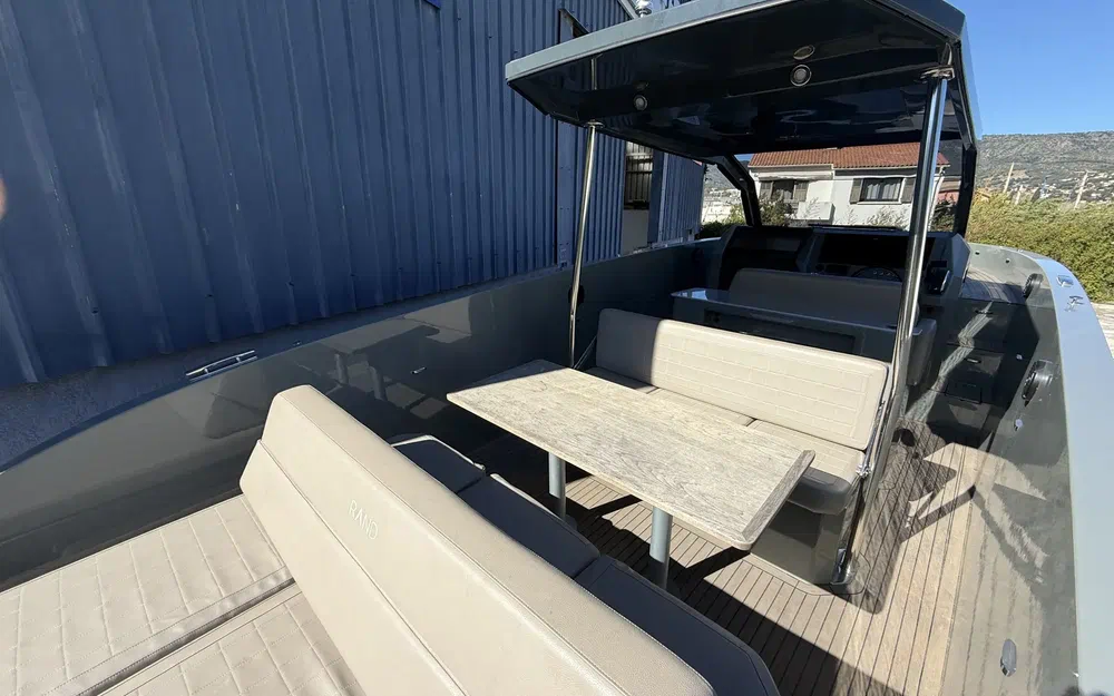 slider 7 Rand Boats Escape 30