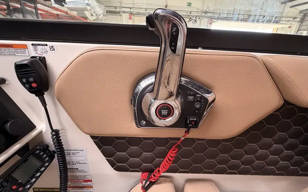 slider 18 Sea Ray 250 SDX HB