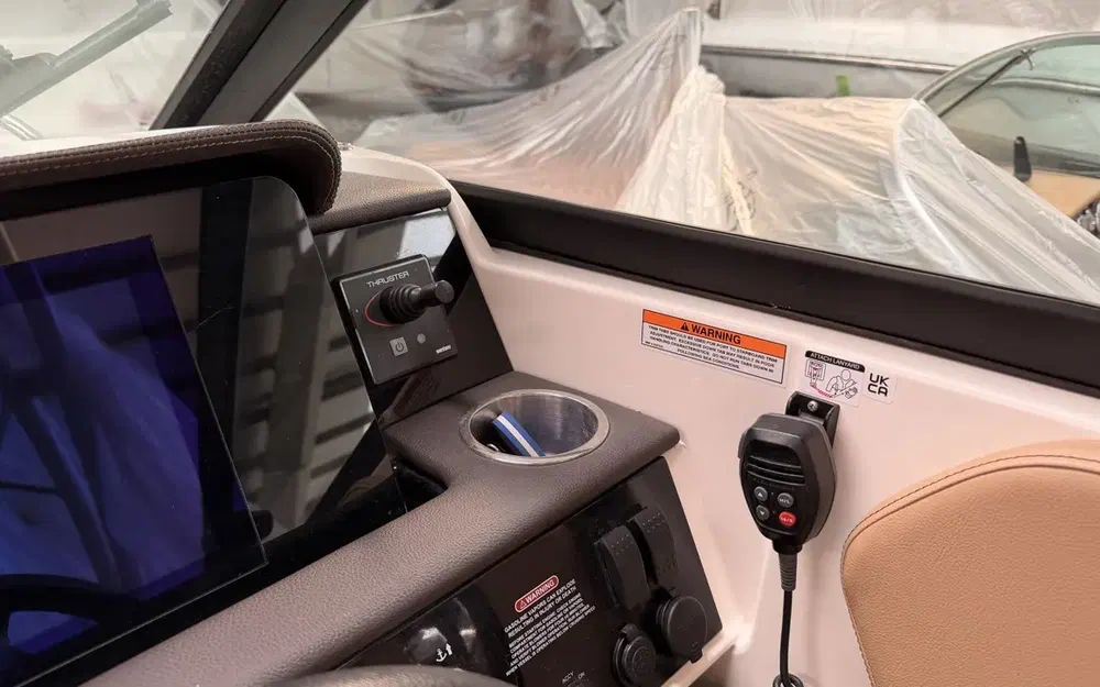 slider 19 Sea Ray 250 SDX HB