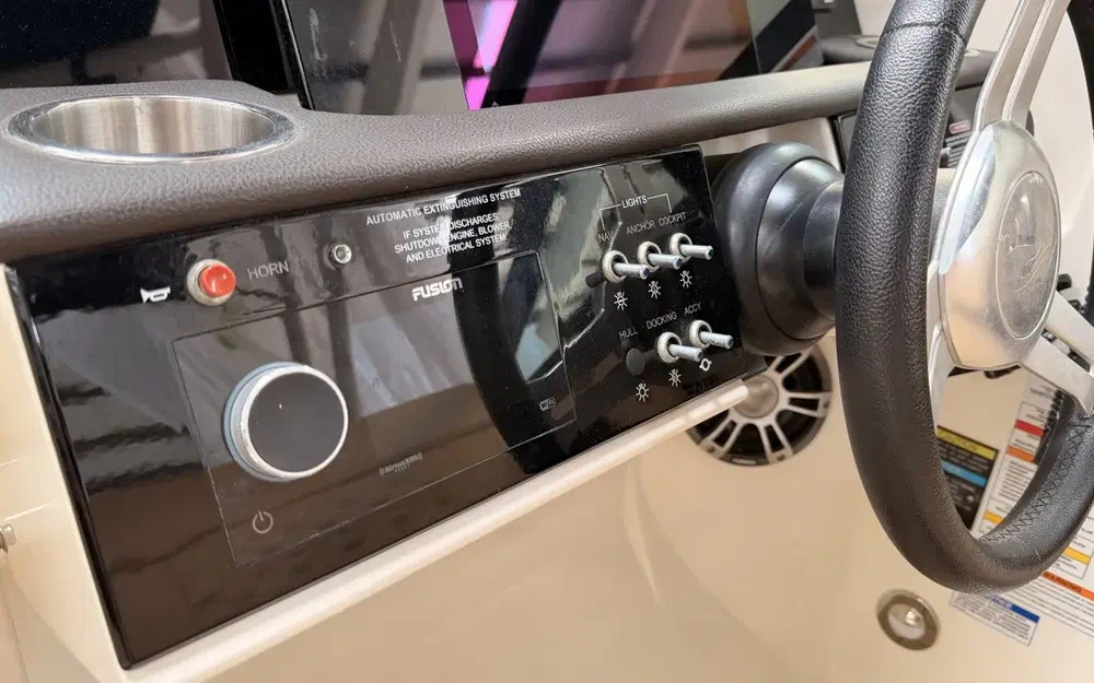 slider 21 Sea Ray 250 SDX HB