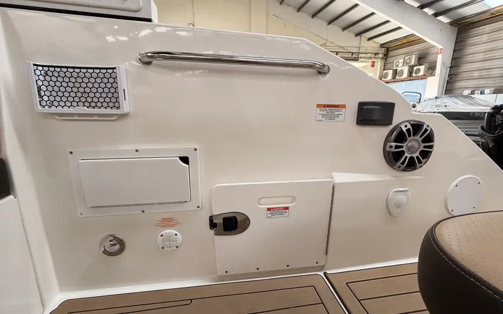 slider 6 Sea Ray 250 SDX HB