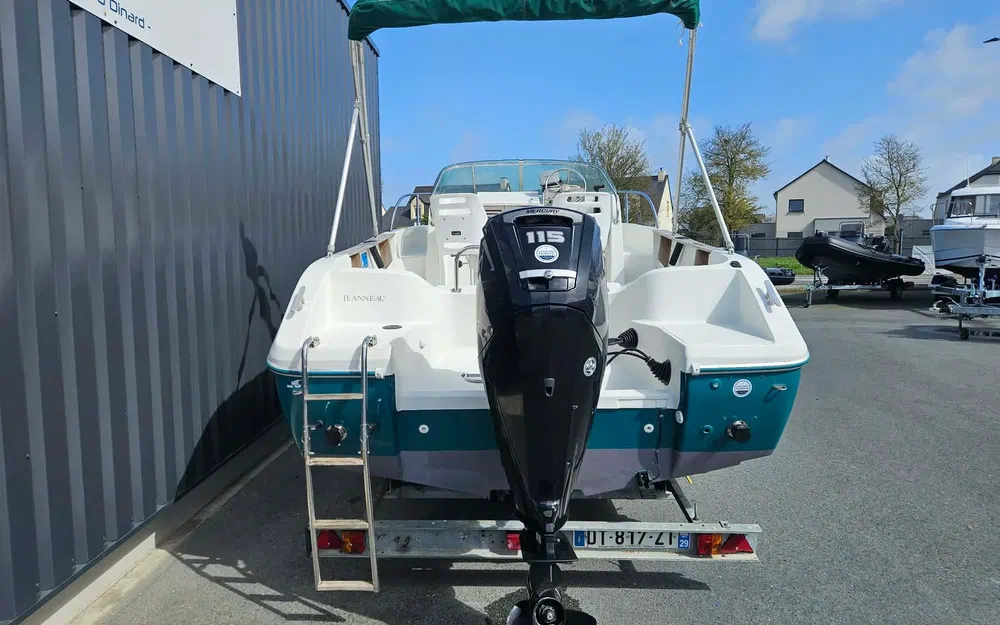 slider 9 Jeanneau cap camarat 615 wa