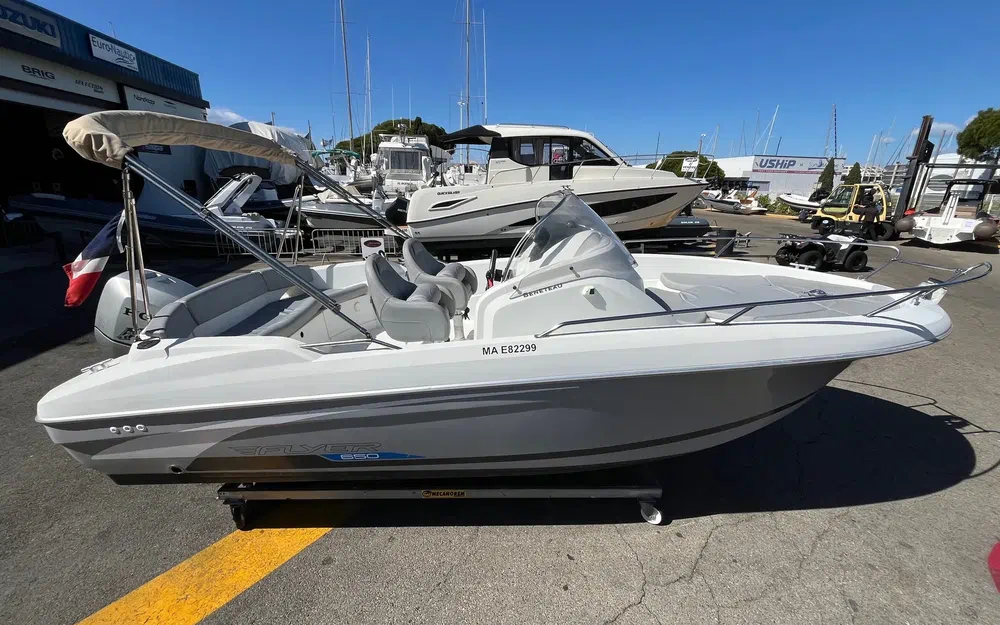 slider 3 Beneteau Flyer 650 Open S2