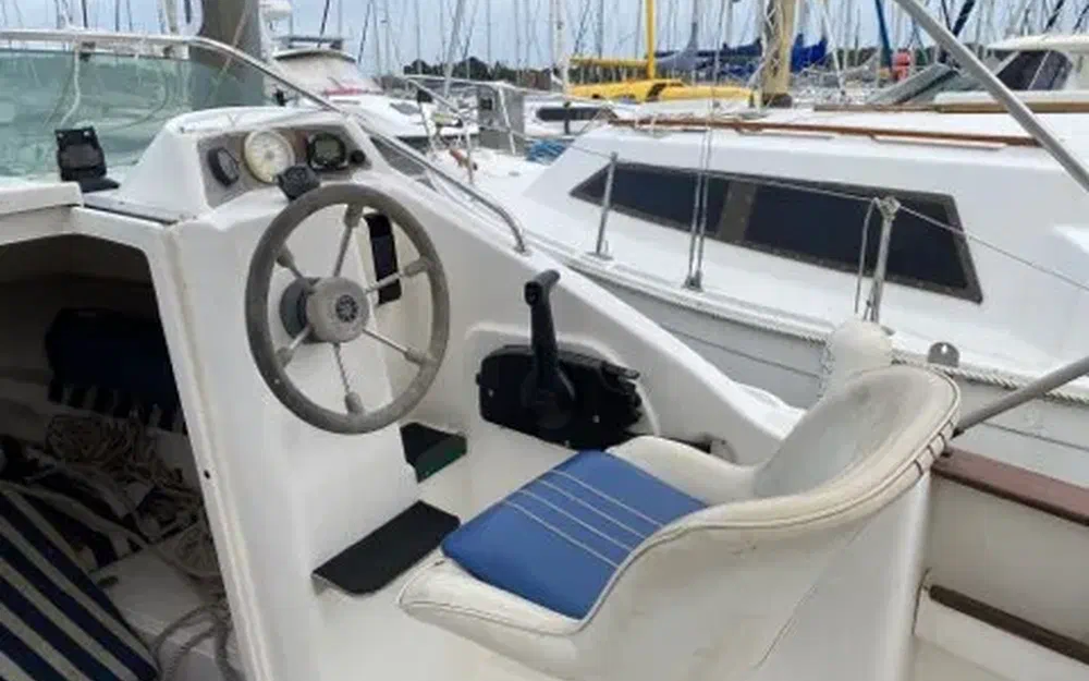 slider 1 B2 Marine Cap Ferret