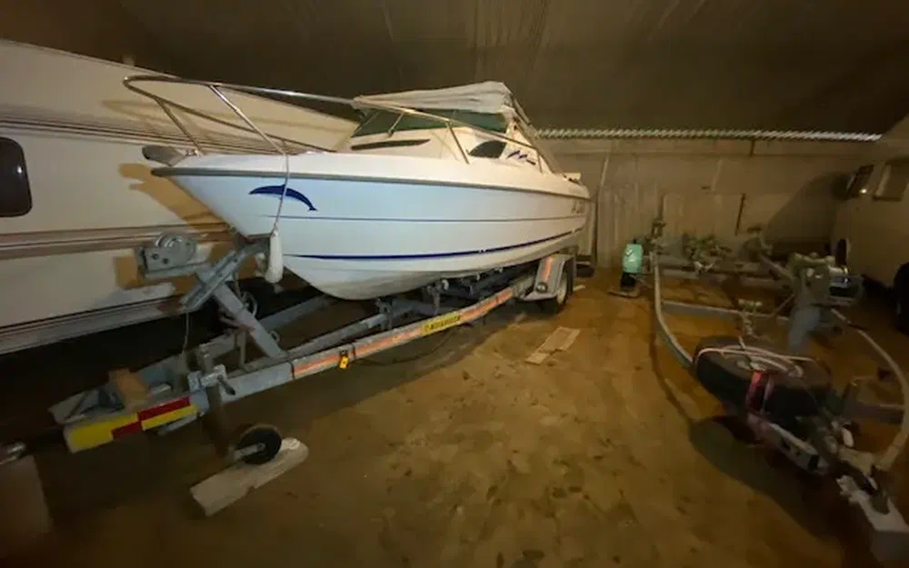 slider 2 B2 Marine Cap Ferret