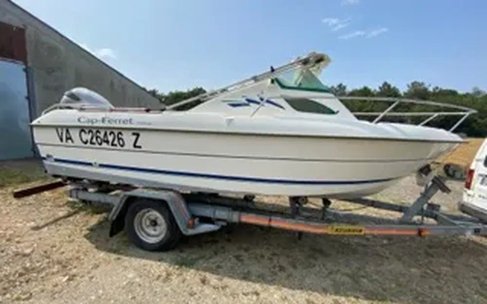 slider 3 B2 Marine Cap Ferret