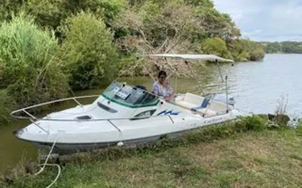 slider 4 B2 Marine Cap Ferret