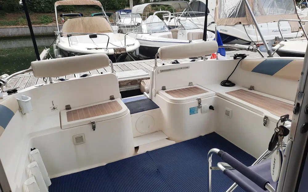 slider 1 Quicksilver 700 Week-End