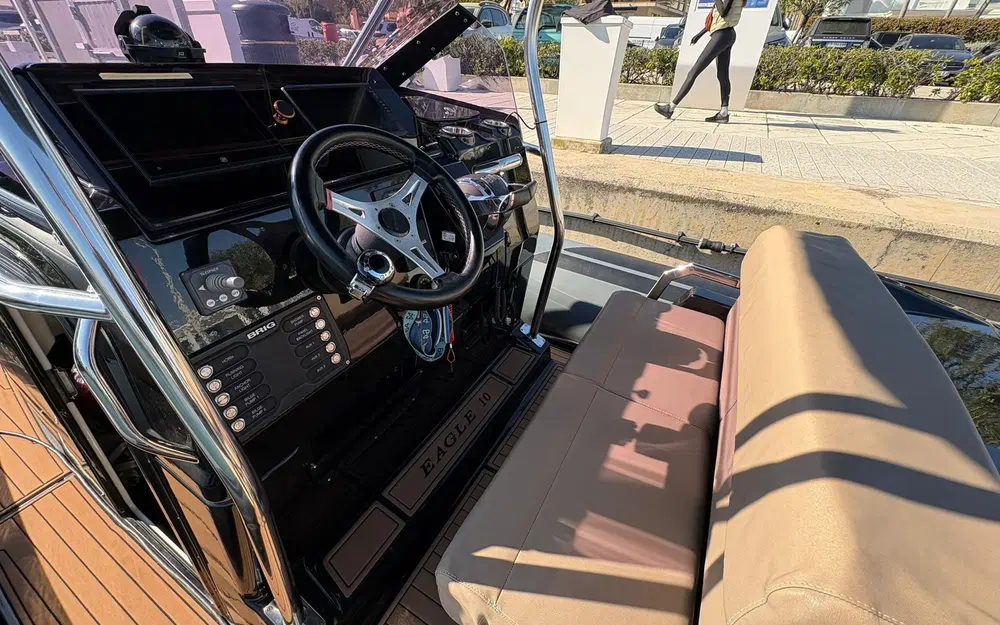 slider 16 Brig Eagle 10