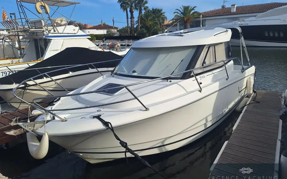 slider 0 Jeanneau Merry Fisher 755