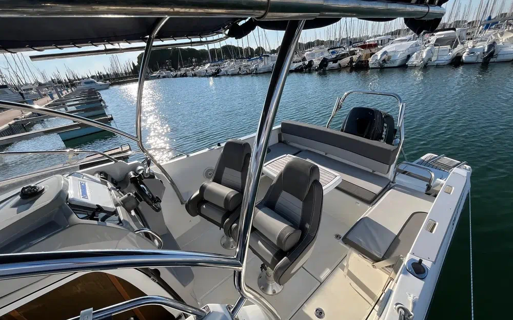 slider 1 Jeanneau CAP CAMARAT 7.5 WA S2