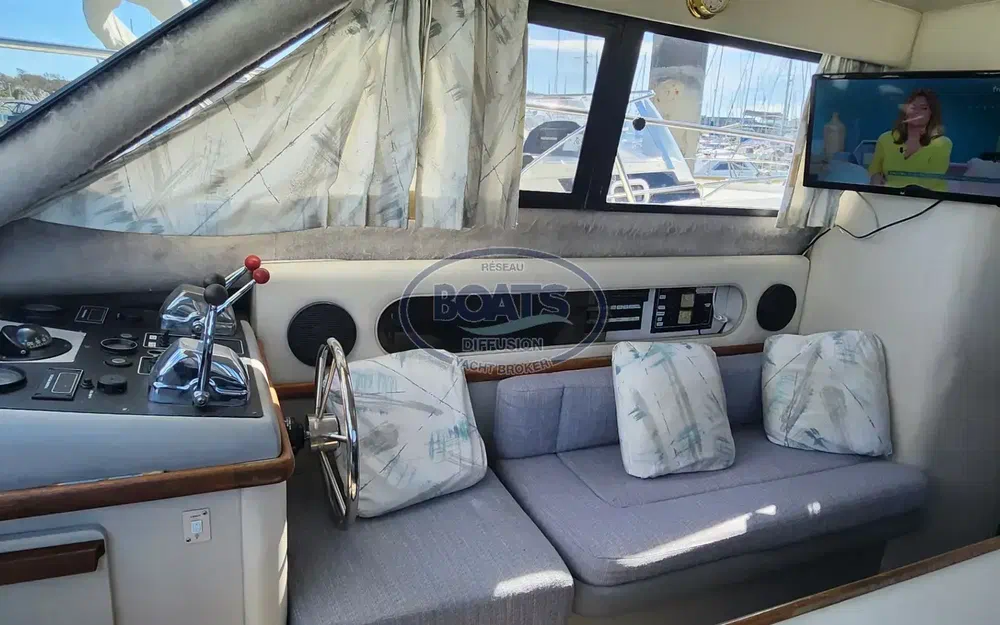 slider 11 Carver 26 Command Bridge