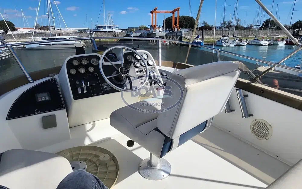 slider 14 Carver 26 Command Bridge