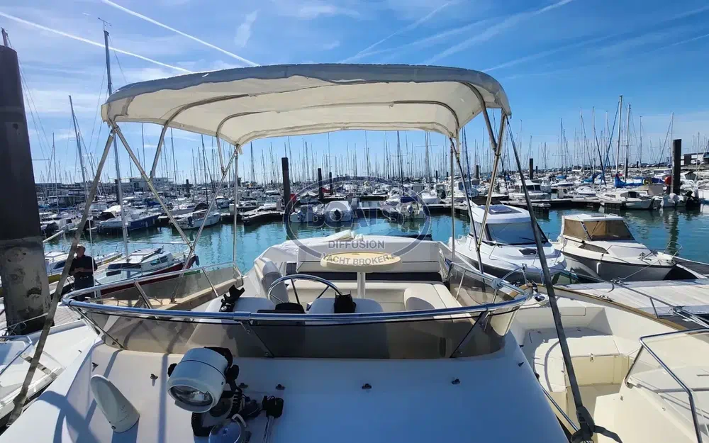 slider 2 Carver 26 Command Bridge