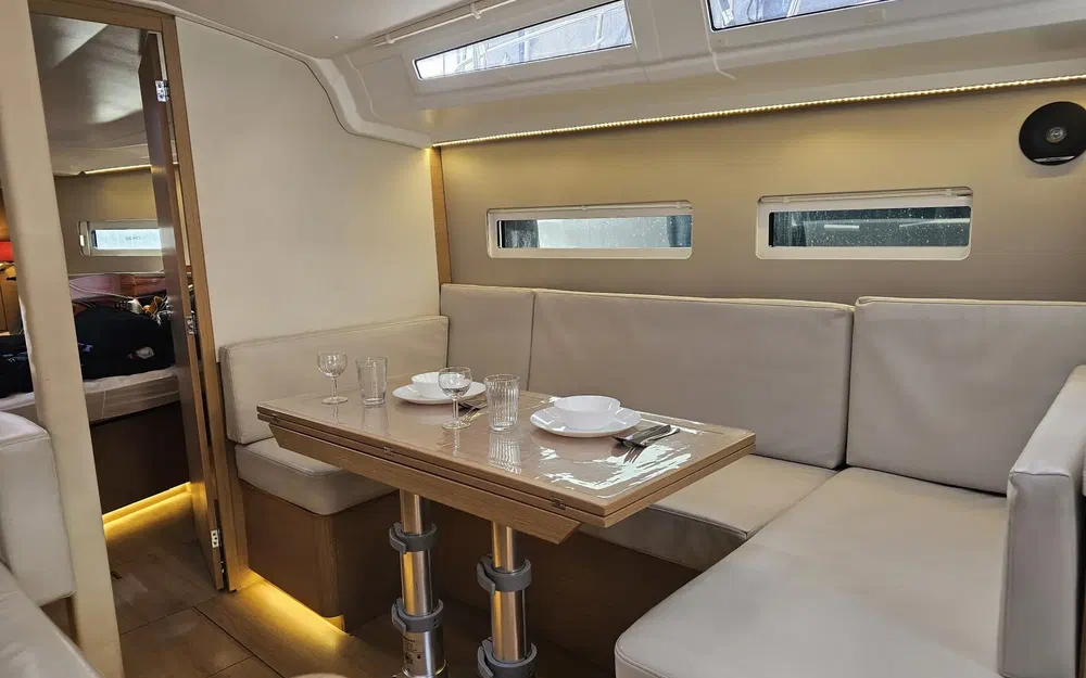 slider 10 Jeanneau Sun Odyssey 410