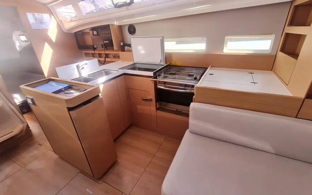 slider 11 Jeanneau Sun Odyssey 410