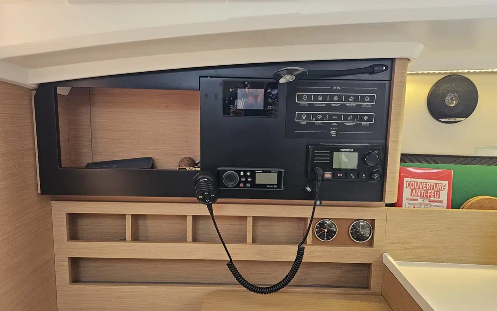 slider 16 Jeanneau Sun Odyssey 410