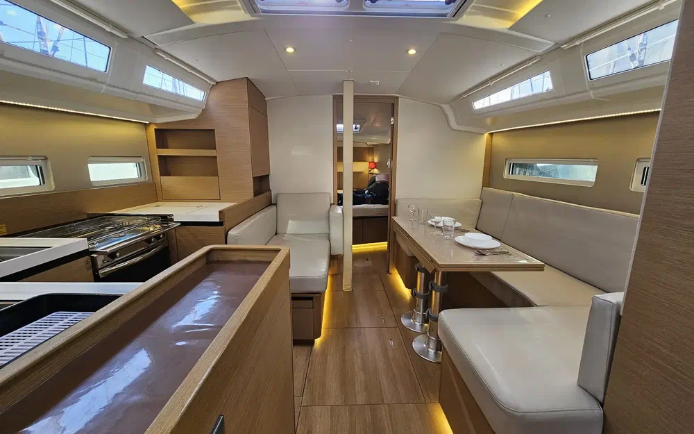 slider 8 Jeanneau Sun Odyssey 410