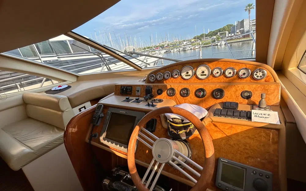 slider 9 Majesty Yachts Majesty 50