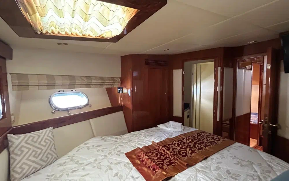 slider 15 Majesty Yachts Majesty 50