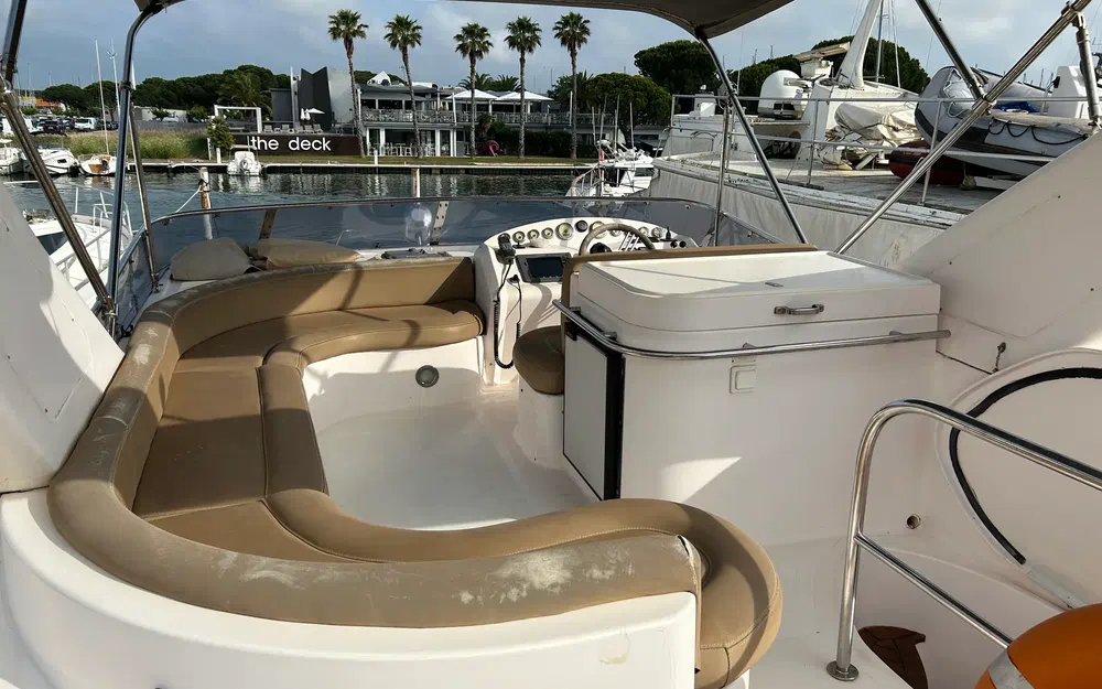 slider 21 Majesty Yachts Majesty 50