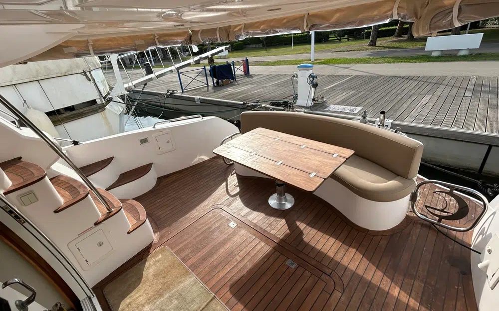 slider 3 Majesty Yachts Majesty 50