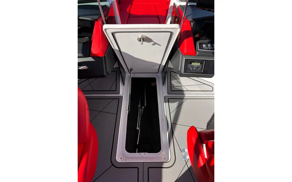 slider 8 Four Winns H4